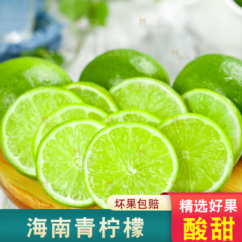 木板上放着一堆泰国无籽青柠檬