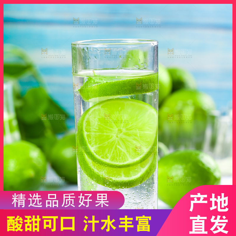 木板上放着青柠檬和一杯柠檬水