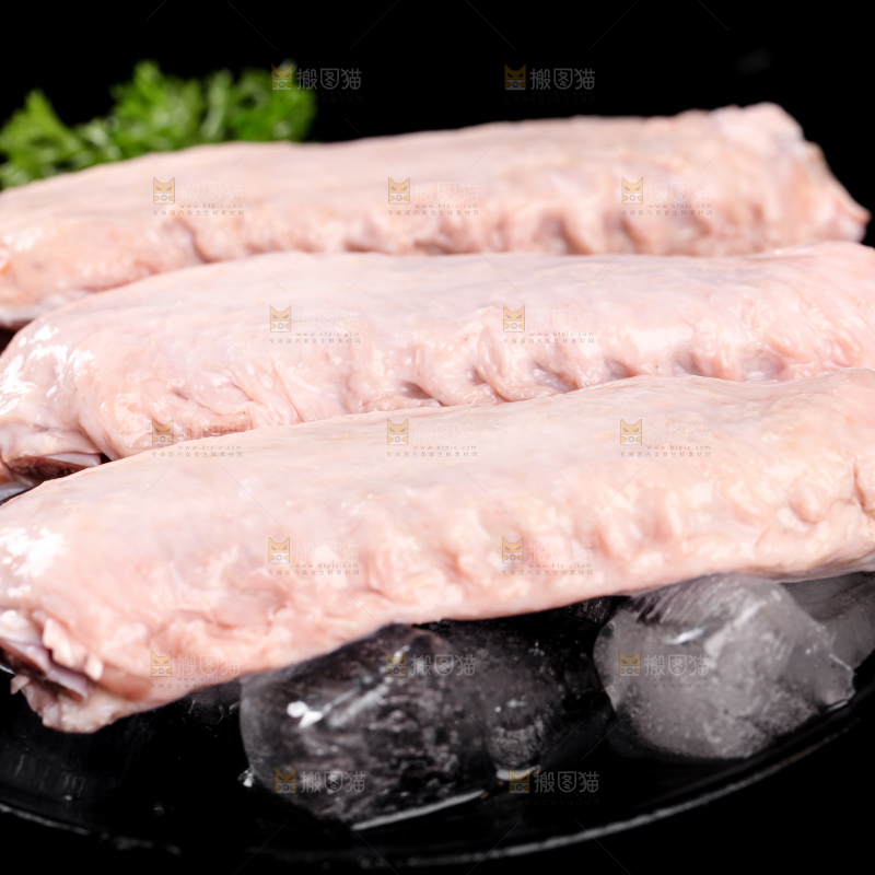 黑底上的鲜冻鸭翅中