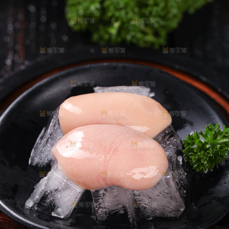 盘子里的冷冻鸡腰子