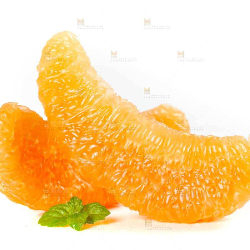 白底上的黄金柚子果肉