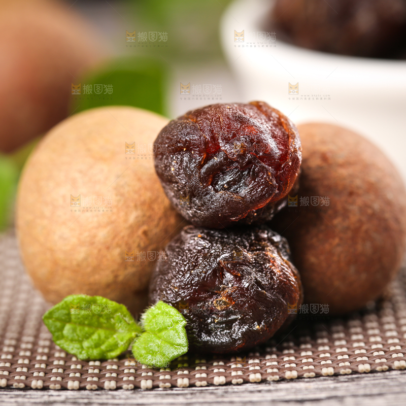 格子底上的桂圆