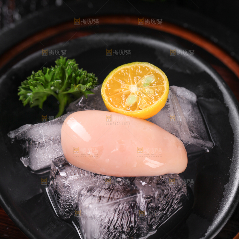 盘子里的冷冻鸡腰子