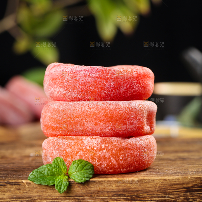 木底上的柿饼