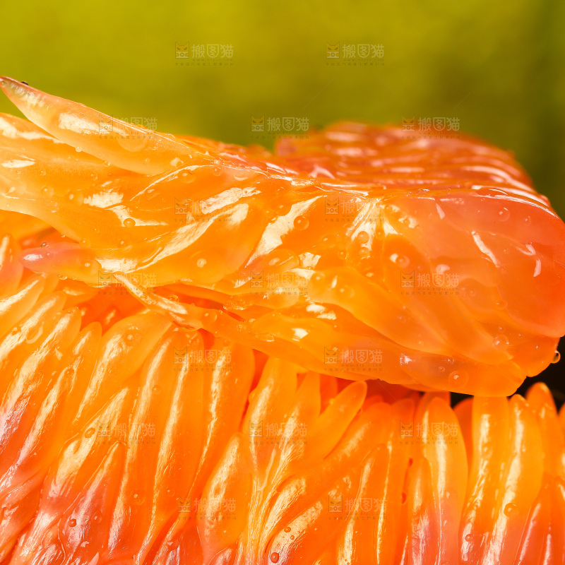 一块泰国红心柚果肉