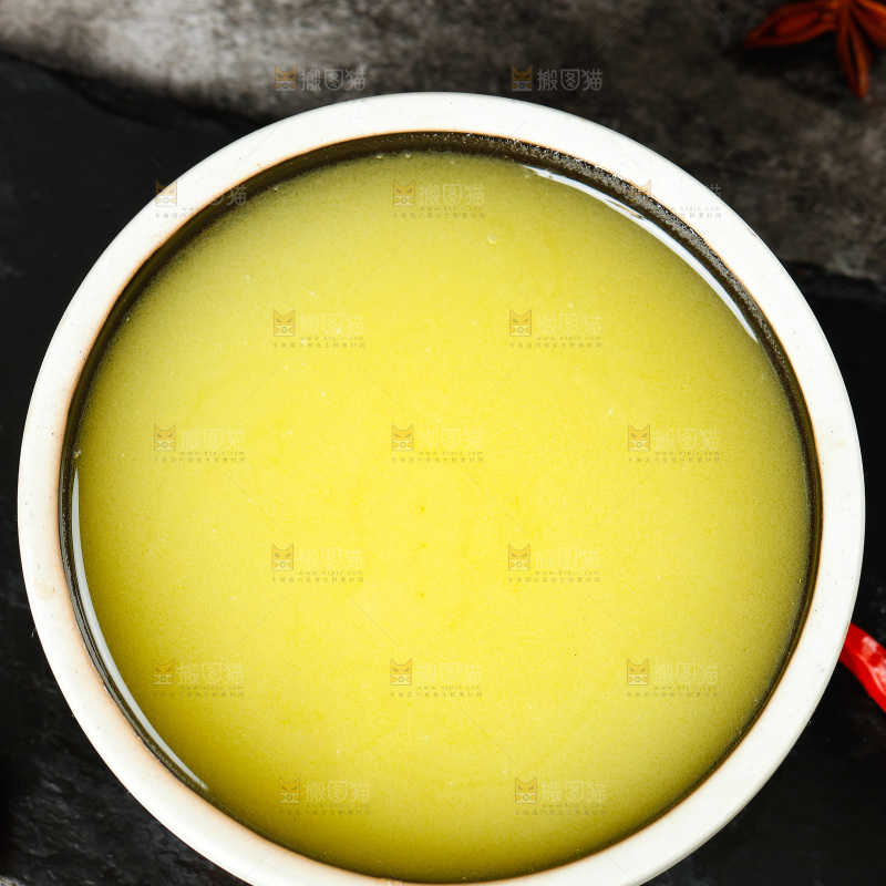 碗里装着鸡油