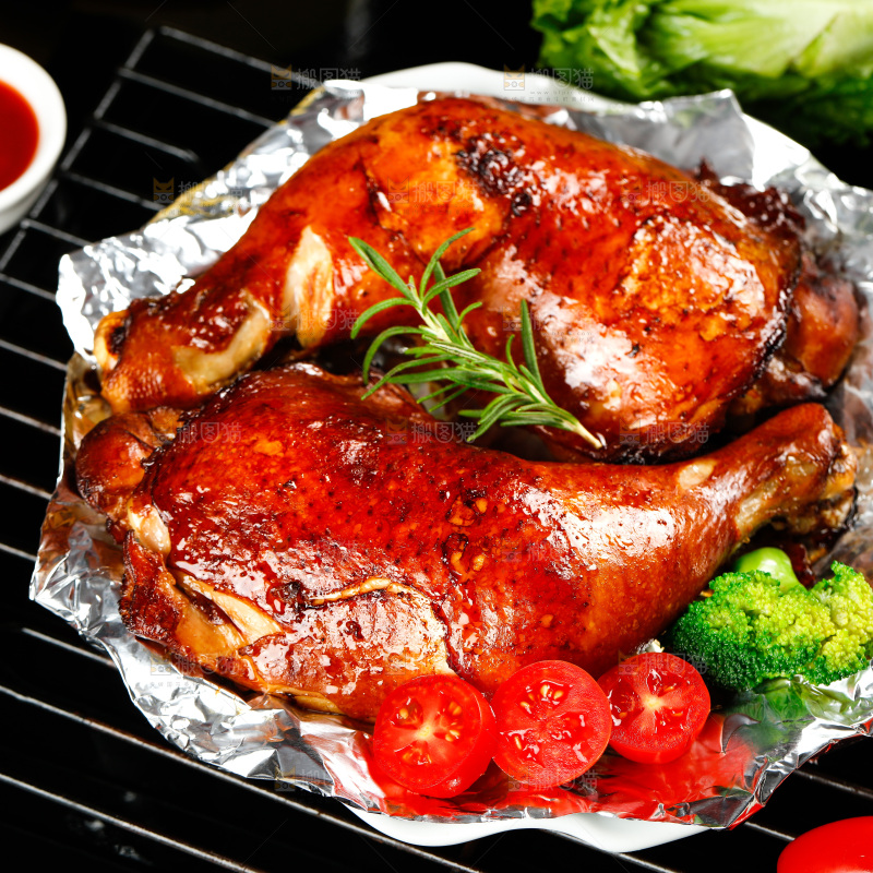 盘子里放着香辣鸡腿