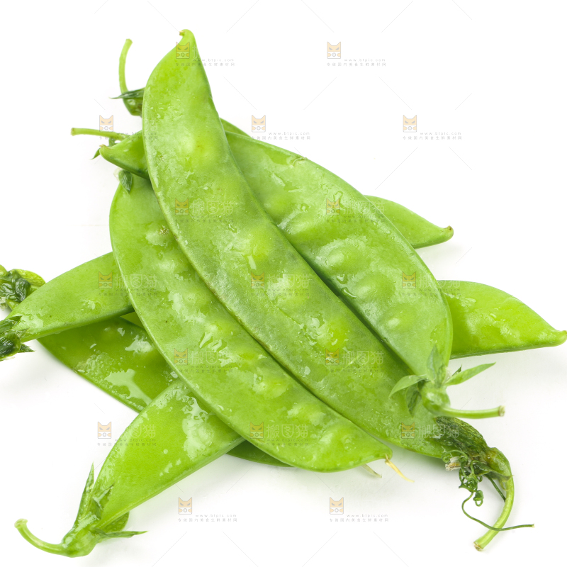 白底上摆放着豌豆荚