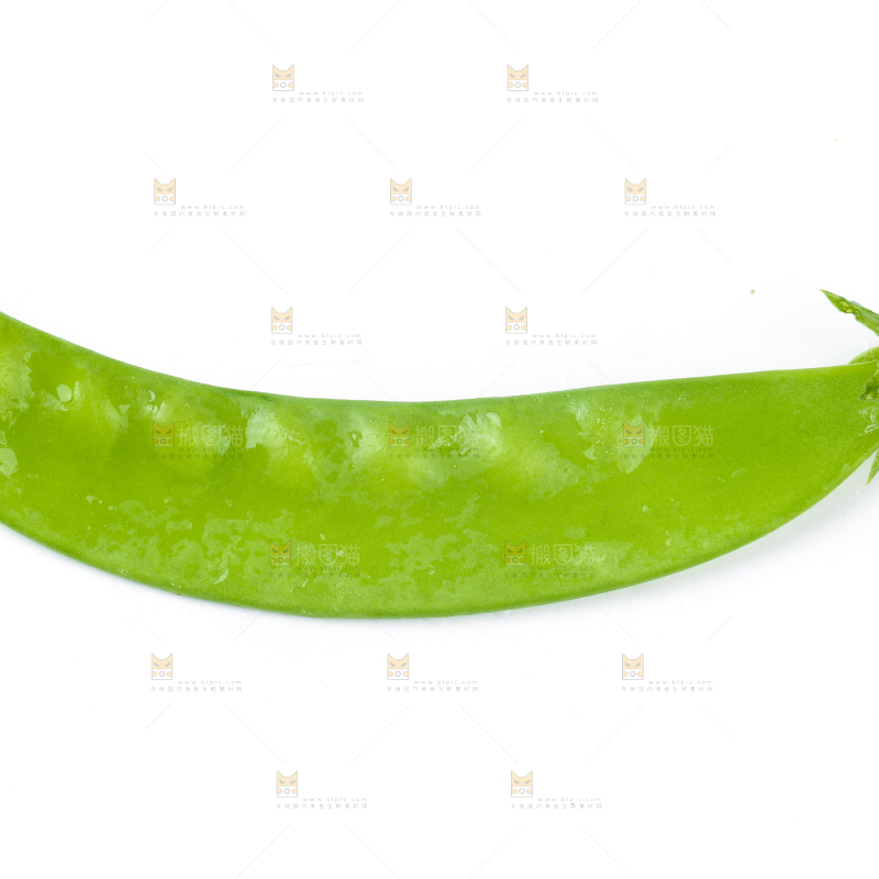 白底上摆放着豌豆荚