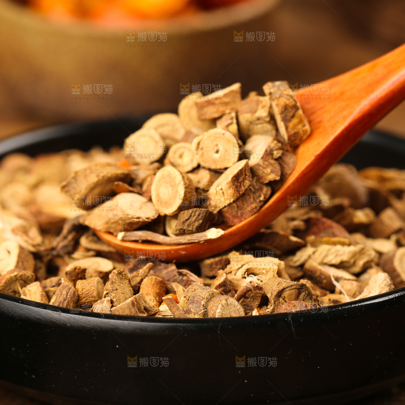 盘子里装着甘草