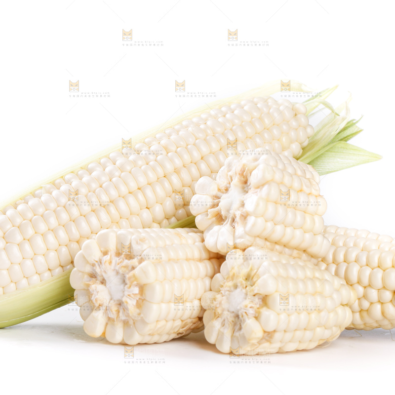 白底上放着牛奶玉米