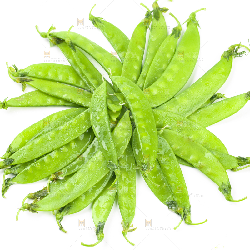 白底上摆放着豌豆荚