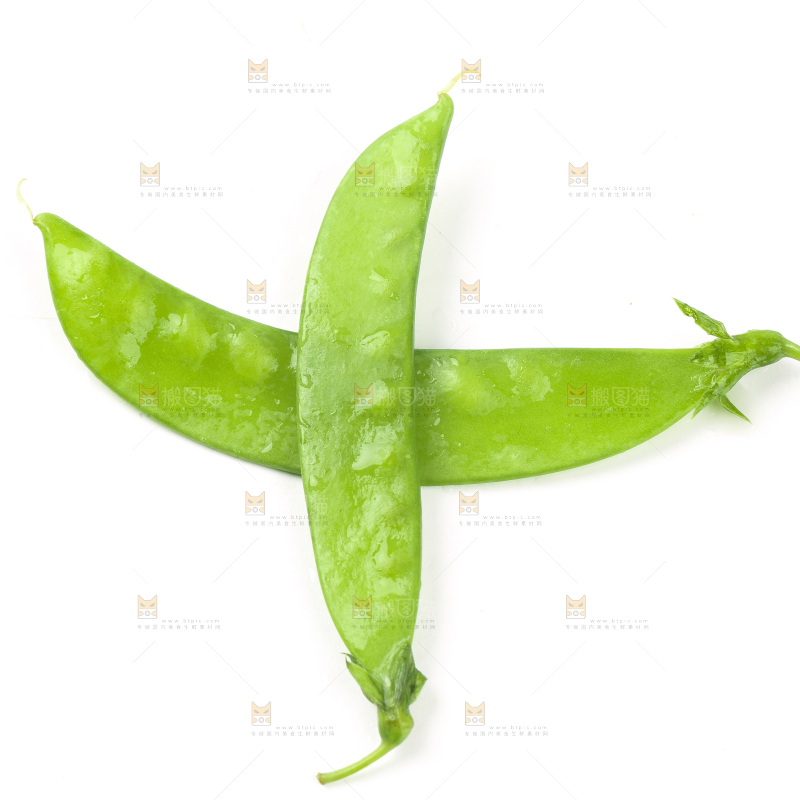 白底上摆放着豌豆荚