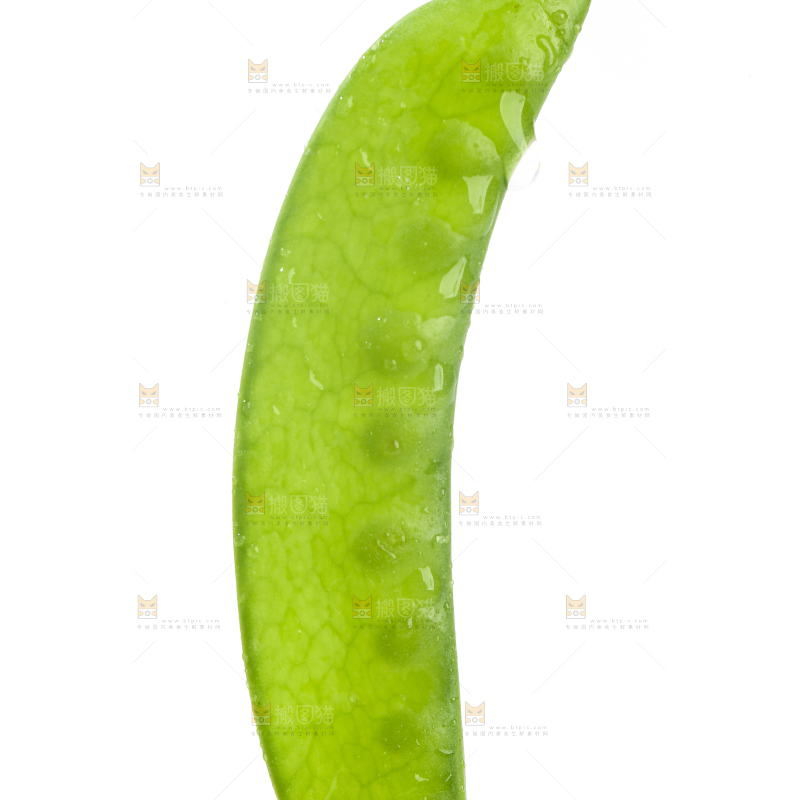 白底上摆放着豌豆荚