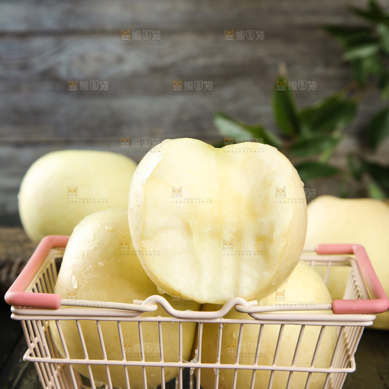篮子里放着苹果