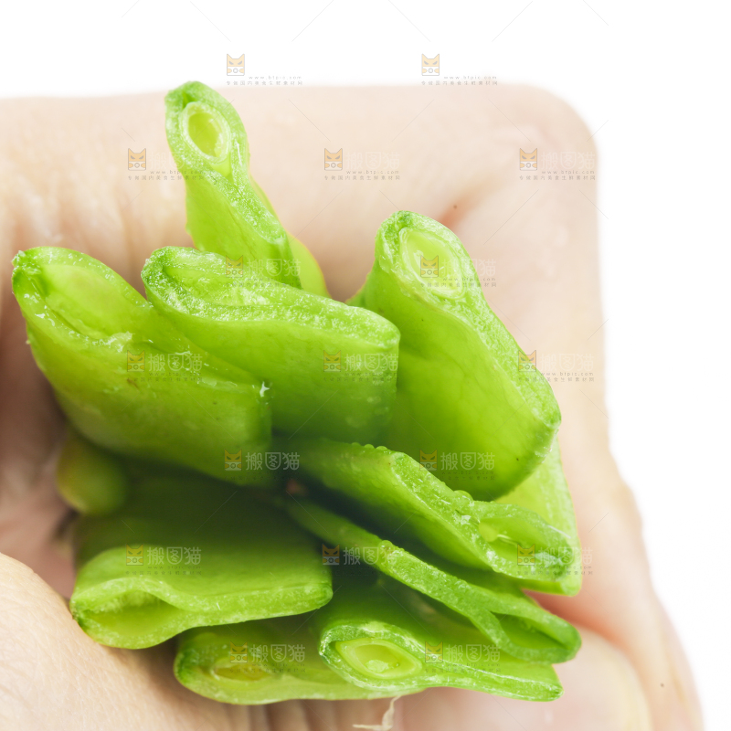 手里拿着荷兰豆