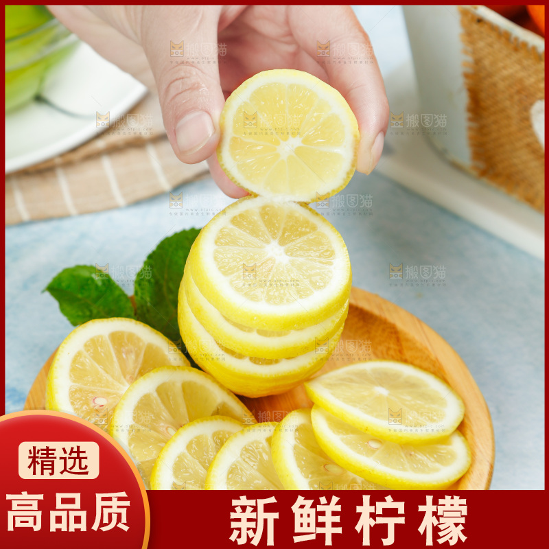 浅底上摆放着黄柠檬