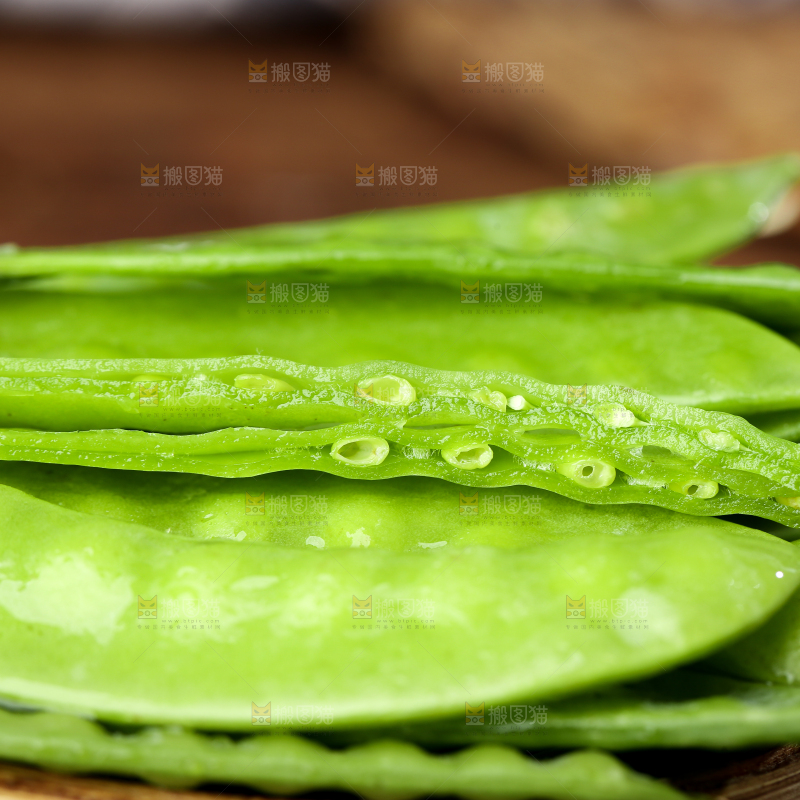 篮子里放着荷兰豆