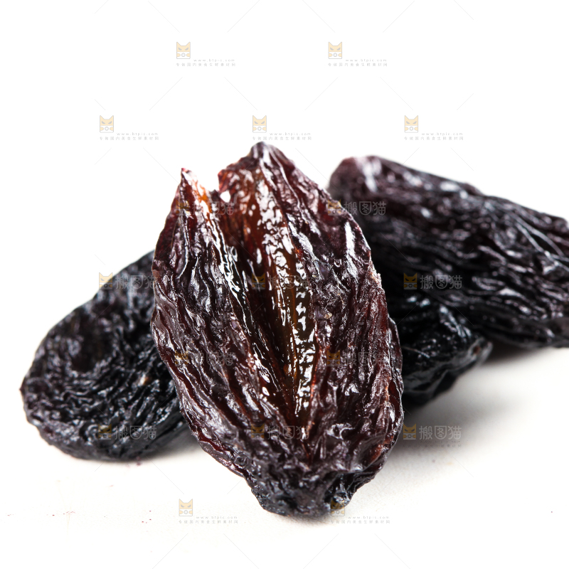 白底上的黑加仑葡萄干