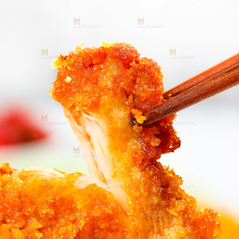 筷子夹着炸鸡排