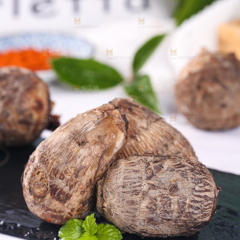 石板上的芋头