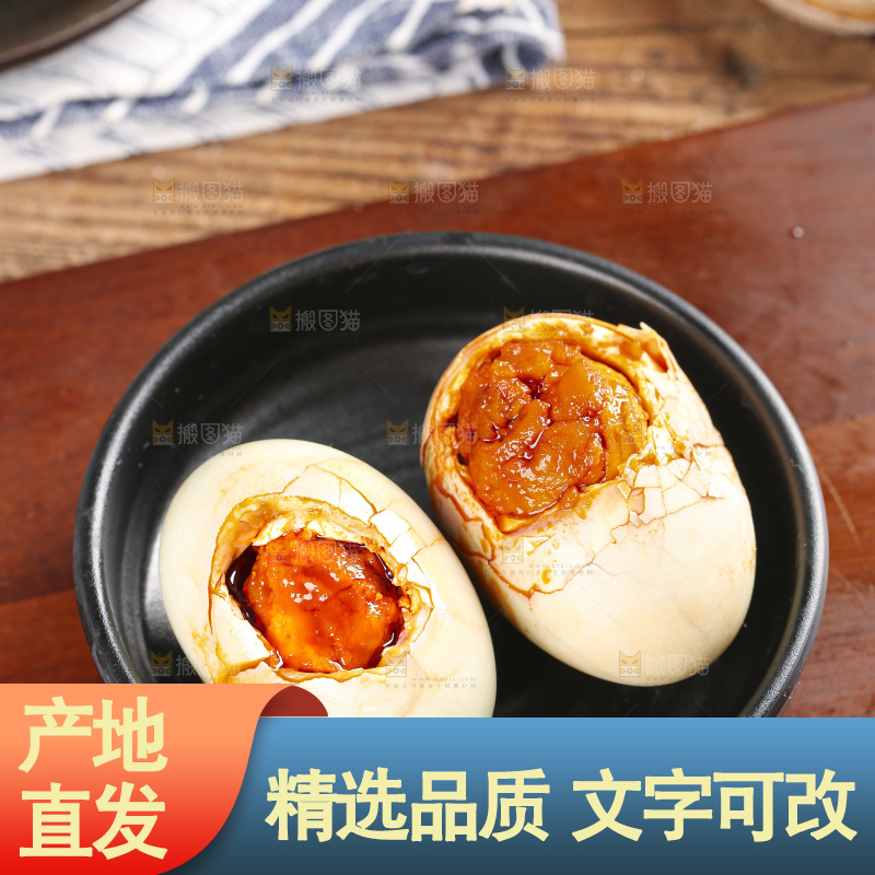 木板上放着一盘流油的咸鸭蛋