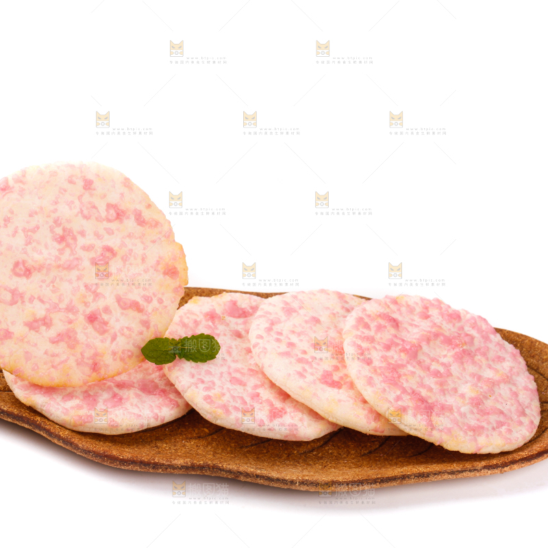 盘子里装着雪饼