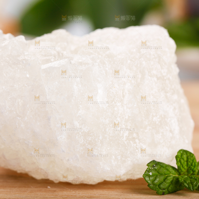 木底上放着多晶冰糖