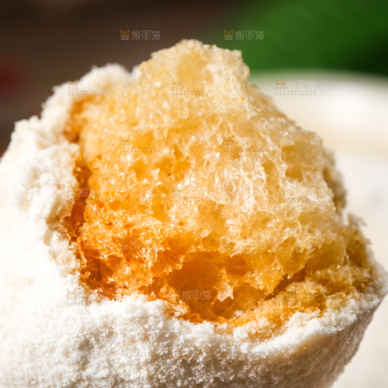 手里拿着雪枣