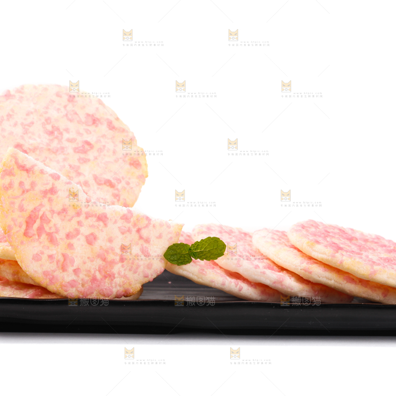 盘子里装着雪饼