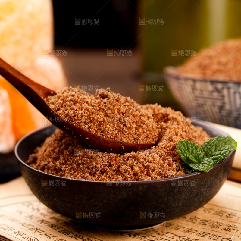 盘子里装着红糖粉