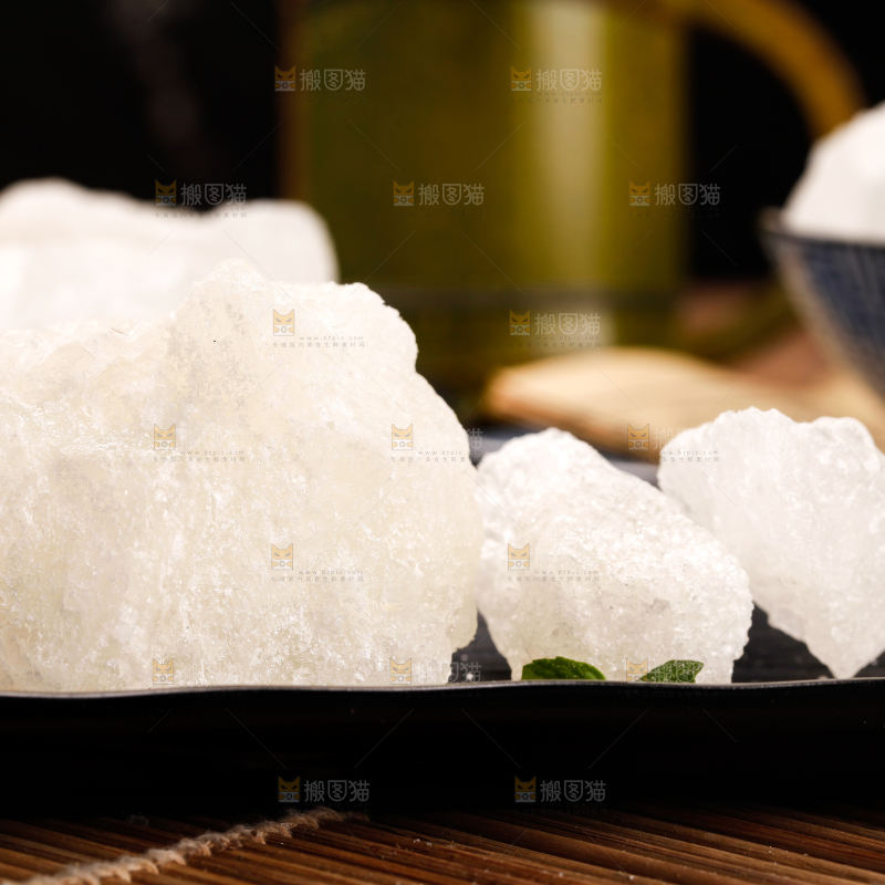 盘子里装着多晶冰糖