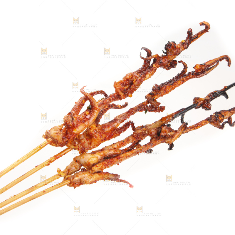 白底上的鱿鱼串