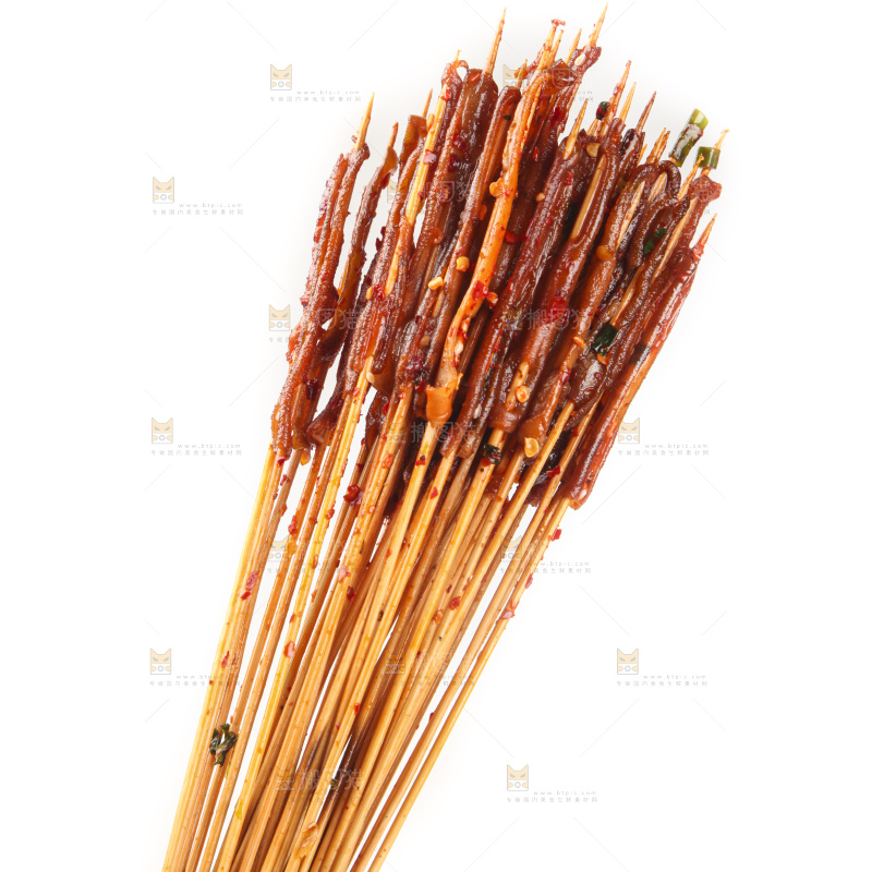 白底上放着鸭肠串
