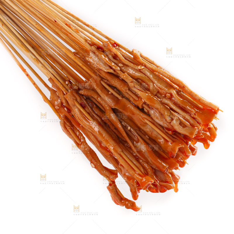 盘子里装着鸭肠串