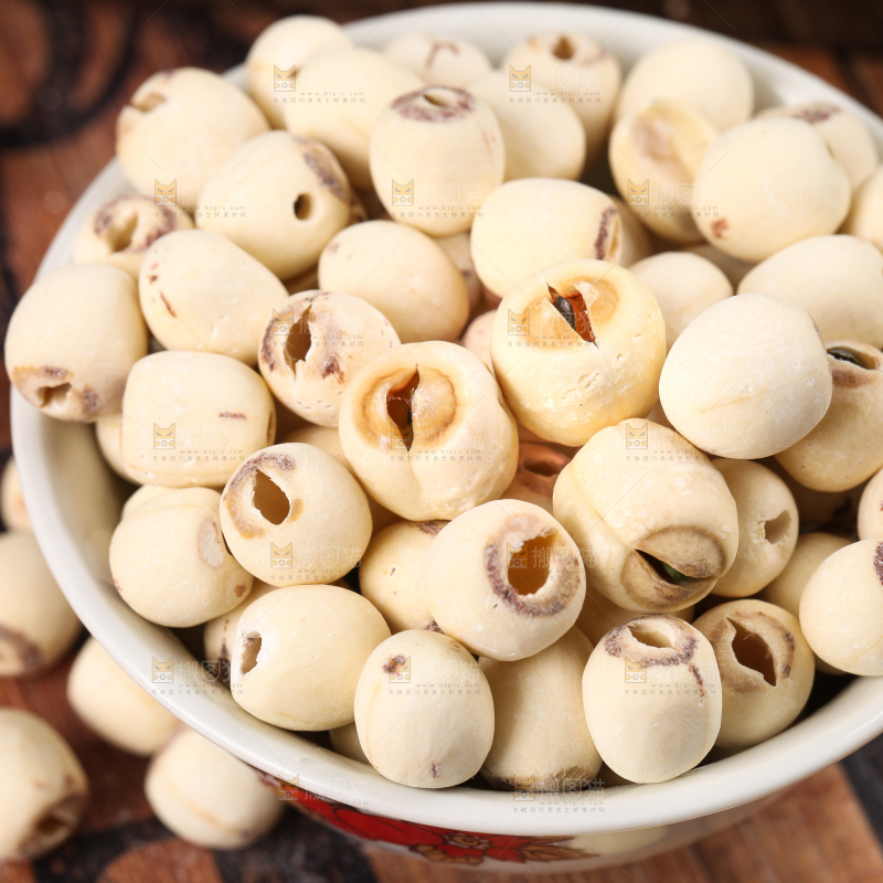 碗里装着干莲子