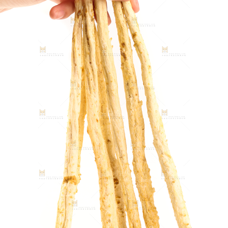 手里拿着沙参