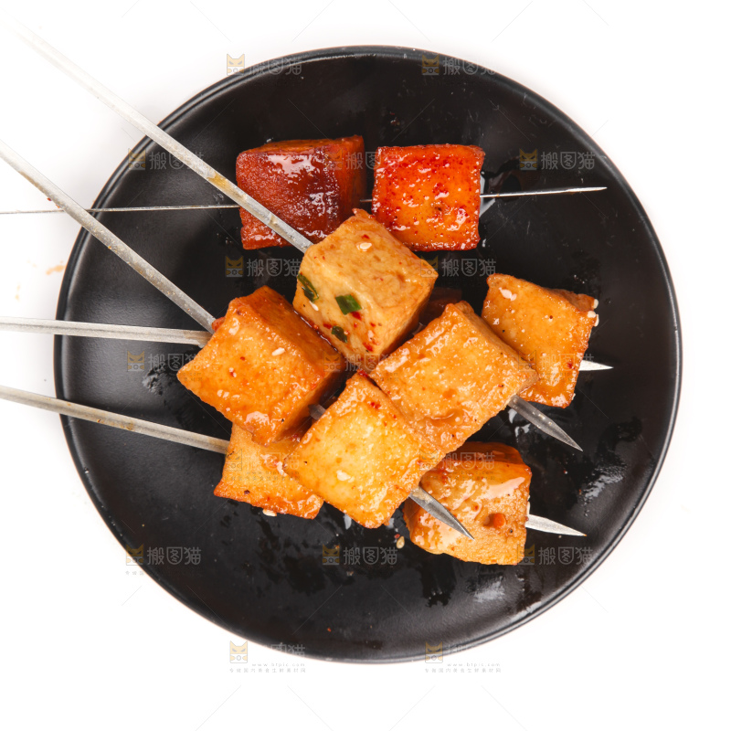 盘子里的豆腐串