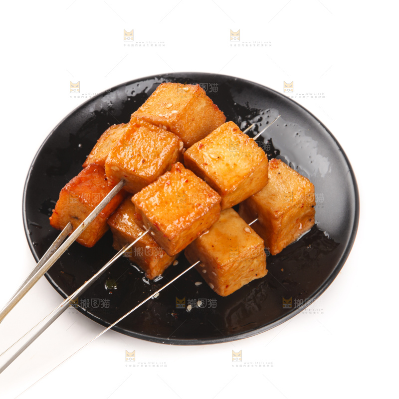 盘子里的豆腐串