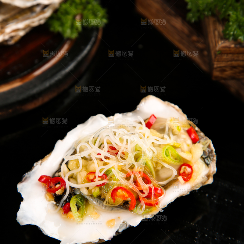 黑底上的生蚝粉丝