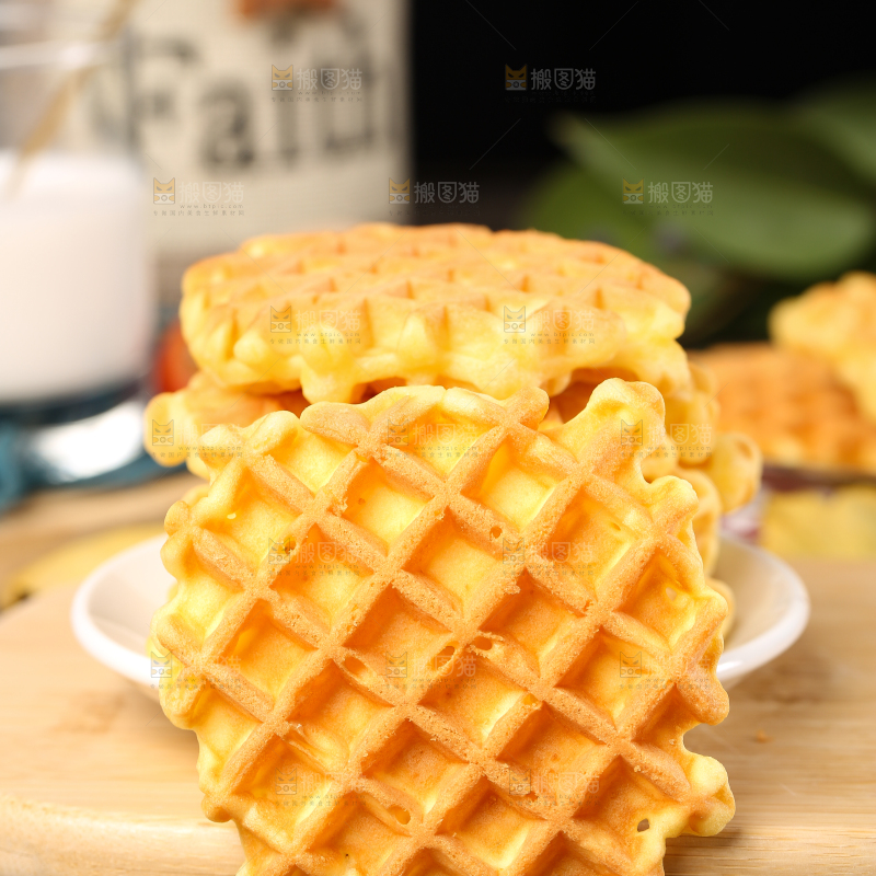木底上的华夫饼干