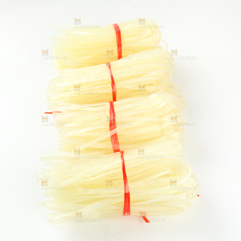 白底上的干河粉