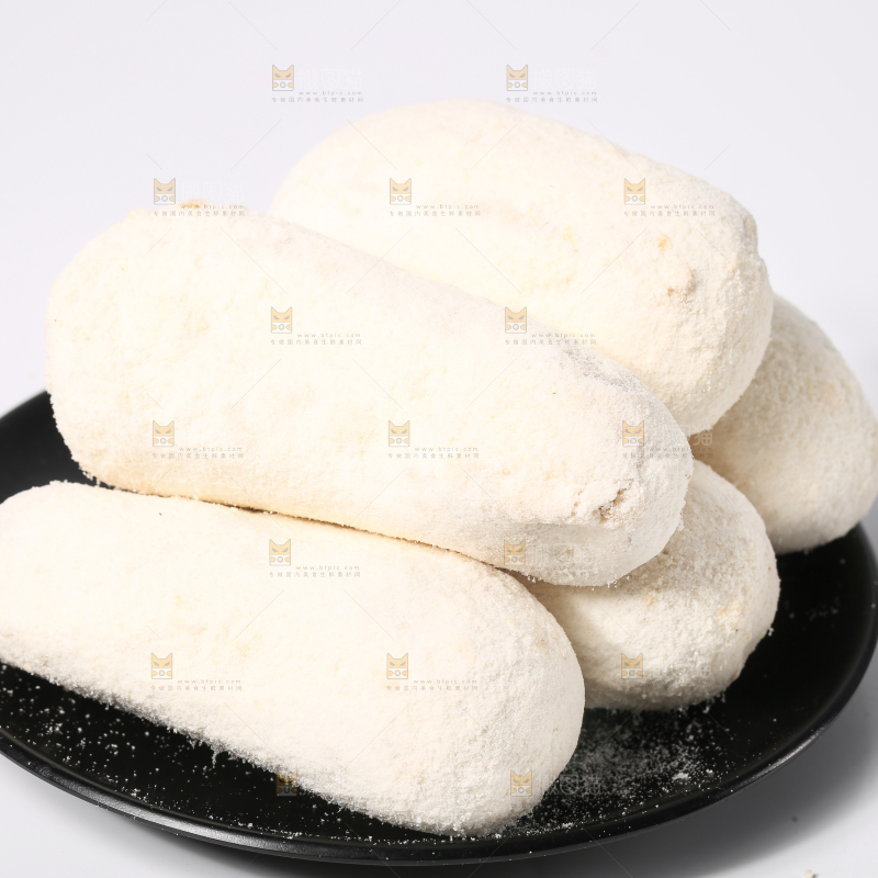 盘子里放着雪枣
