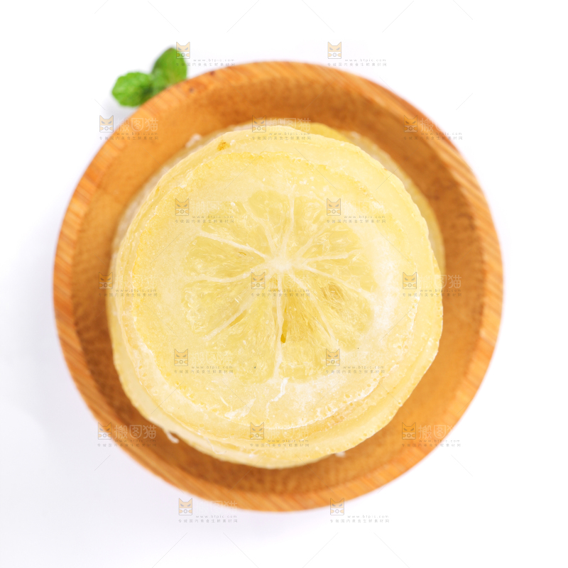白底上的柠檬干