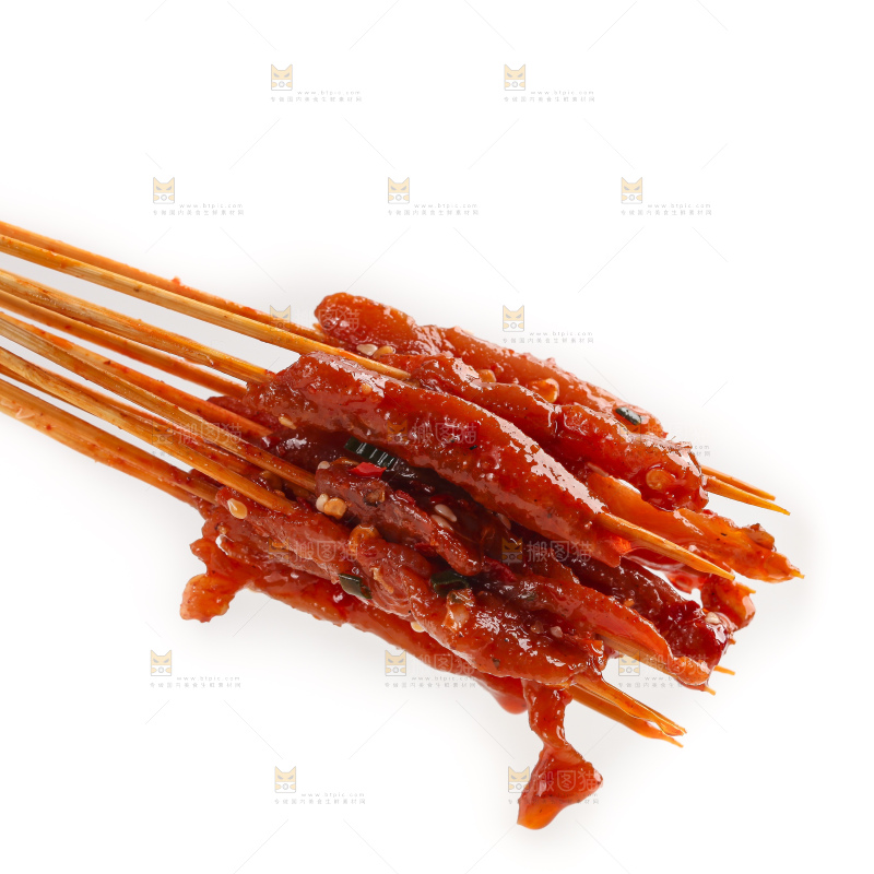 盘子里装着鸭肠串