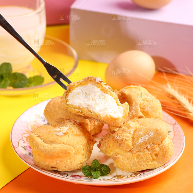叉子叉着泡芙