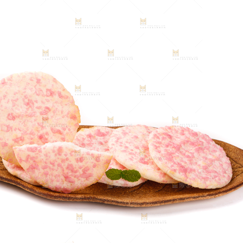 盘子里装着雪饼