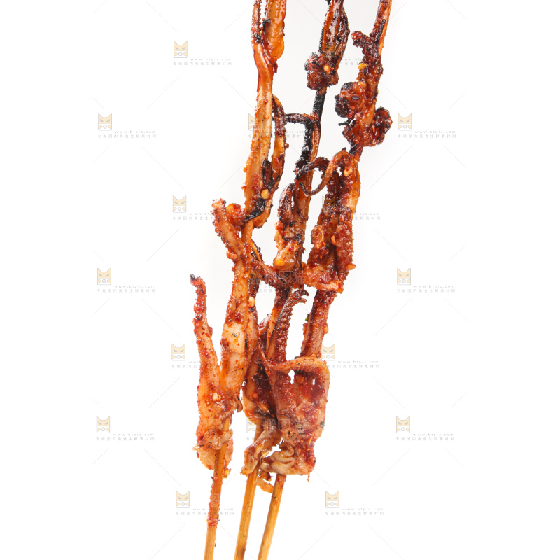 白底上的鱿鱼串