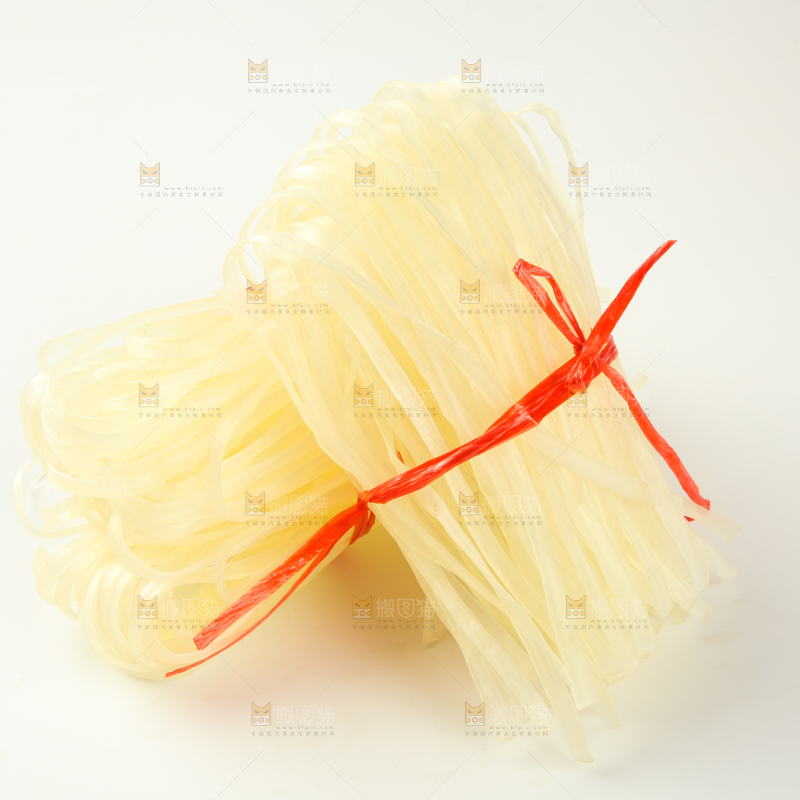 白底上的干河粉