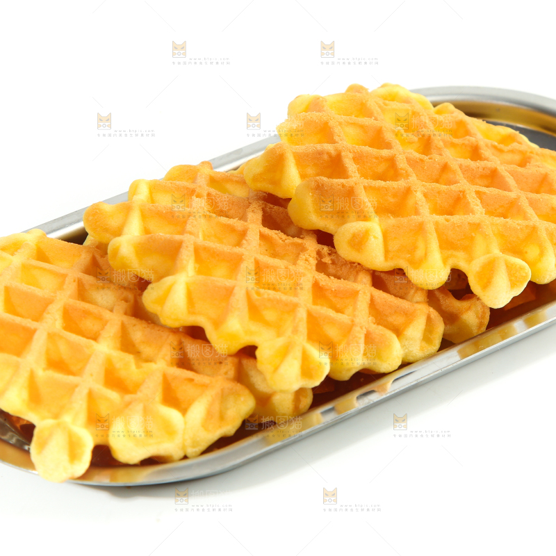 白底上放着一盘华夫饼干